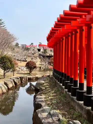 高山稲荷神社の庭園