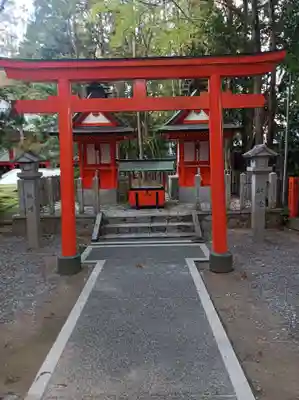 摂社鳥居