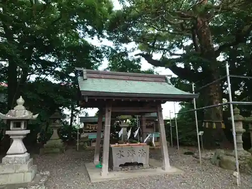 神明社の手水舎