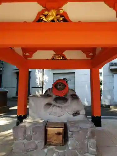 穴八幡宮の像