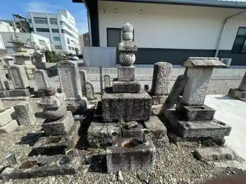 長純寺の{uncategorized: "未分類", other: "その他", undefined: "問題あり", building: "その他建物", grave: "お墓", sacred_gate: "鳥居", guardian: "狛犬", statue: "像", buddha: "仏像", history: "歴史", nature: "自然", garden: "庭園", animal: "動物", pagoda: "塔", temizu: "手水舎", mountain_gate: "山門・神門", sanctuary: "本殿・本堂", subordinate: "末社・摂社", art: "芸術", scenery: "景色", jizo: "地蔵", ema: "絵馬", goshuin: "御朱印", omikuji: "おみくじ", items: "授与品その他", amulet: "お守り", goshuincho: "御朱印帳", eats: "食事", festival: "お祭り", votive_dance: "神楽", shichigosan: "七五三参", wedding: "結婚式", experience: "体験その他", initially: "初詣", around: "周辺", anti_infection: "感染症対策"}