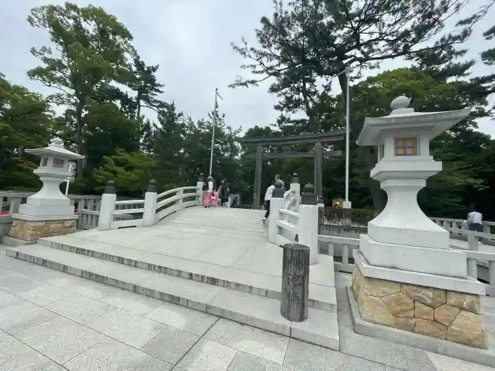 寒川神社の{uncategorized: "未分類", other: "その他", undefined: "問題あり", building: "その他建物", grave: "お墓", sacred_gate: "鳥居", guardian: "狛犬", statue: "像", buddha: "仏像", history: "歴史", nature: "自然", garden: "庭園", animal: "動物", pagoda: "塔", temizu: "手水舎", mountain_gate: "山門・神門", sanctuary: "本殿・本堂", subordinate: "末社・摂社", art: "芸術", scenery: "景色", jizo: "地蔵", ema: "絵馬", goshuin: "御朱印", omikuji: "おみくじ", items: "授与品その他", amulet: "お守り", goshuincho: "御朱印帳", eats: "食事", festival: "お祭り", votive_dance: "神楽", shichigosan: "七五三参", wedding: "結婚式", experience: "体験その他", initially: "初詣", around: "周辺", anti_infection: "感染症対策"}