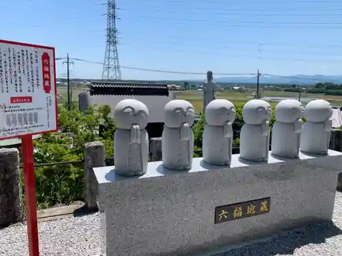 埼玉厄除け開運大師・龍泉寺（切り絵御朱印発祥の寺）の地蔵