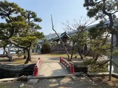琵琶島神社の{uncategorized: "未分類", other: "その他", undefined: "問題あり", building: "その他建物", grave: "お墓", sacred_gate: "鳥居", guardian: "狛犬", statue: "像", buddha: "仏像", history: "歴史", nature: "自然", garden: "庭園", animal: "動物", pagoda: "塔", temizu: "手水舎", mountain_gate: "山門・神門", sanctuary: "本殿・本堂", subordinate: "末社・摂社", art: "芸術", scenery: "景色", jizo: "地蔵", ema: "絵馬", goshuin: "御朱印", omikuji: "おみくじ", items: "授与品その他", amulet: "お守り", goshuincho: "御朱印帳", eats: "食事", festival: "お祭り", votive_dance: "神楽", shichigosan: "七五三参", wedding: "結婚式", experience: "体験その他", initially: "初詣", around: "周辺", anti_infection: "感染症対策"}