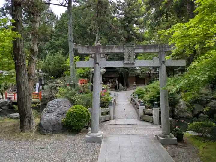 建部大社の{uncategorized: "未分類", other: "その他", undefined: "問題あり", building: "その他建物", grave: "お墓", sacred_gate: "鳥居", guardian: "狛犬", statue: "像", buddha: "仏像", history: "歴史", nature: "自然", garden: "庭園", animal: "動物", pagoda: "塔", temizu: "手水舎", mountain_gate: "山門・神門", sanctuary: "本殿・本堂", subordinate: "末社・摂社", art: "芸術", scenery: "景色", jizo: "地蔵", ema: "絵馬", goshuin: "御朱印", omikuji: "おみくじ", items: "授与品その他", amulet: "お守り", goshuincho: "御朱印帳", eats: "食事", festival: "お祭り", votive_dance: "神楽", shichigosan: "七五三参", wedding: "結婚式", experience: "体験その他", initially: "初詣", around: "周辺", anti_infection: "感染症対策"}
