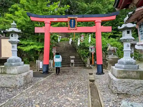 高山稲荷神社の鳥居