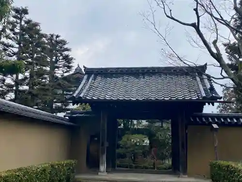 聚光院の山門・神門