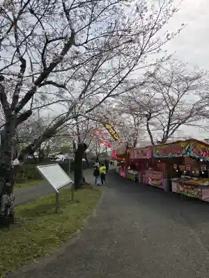 母智丘神社の{uncategorized: "未分類", other: "その他", undefined: "問題あり", building: "その他建物", grave: "お墓", sacred_gate: "鳥居", guardian: "狛犬", statue: "像", buddha: "仏像", history: "歴史", nature: "自然", garden: "庭園", animal: "動物", pagoda: "塔", temizu: "手水舎", mountain_gate: "山門・神門", sanctuary: "本殿・本堂", subordinate: "末社・摂社", art: "芸術", scenery: "景色", jizo: "地蔵", ema: "絵馬", goshuin: "御朱印", omikuji: "おみくじ", items: "授与品その他", amulet: "お守り", goshuincho: "御朱印帳", eats: "食事", festival: "お祭り", votive_dance: "神楽", shichigosan: "七五三参", wedding: "結婚式", experience: "体験その他", initially: "初詣", around: "周辺", anti_infection: "感染症対策"}