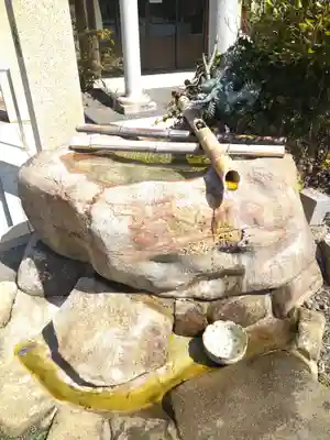 巳徳神社の手水舎