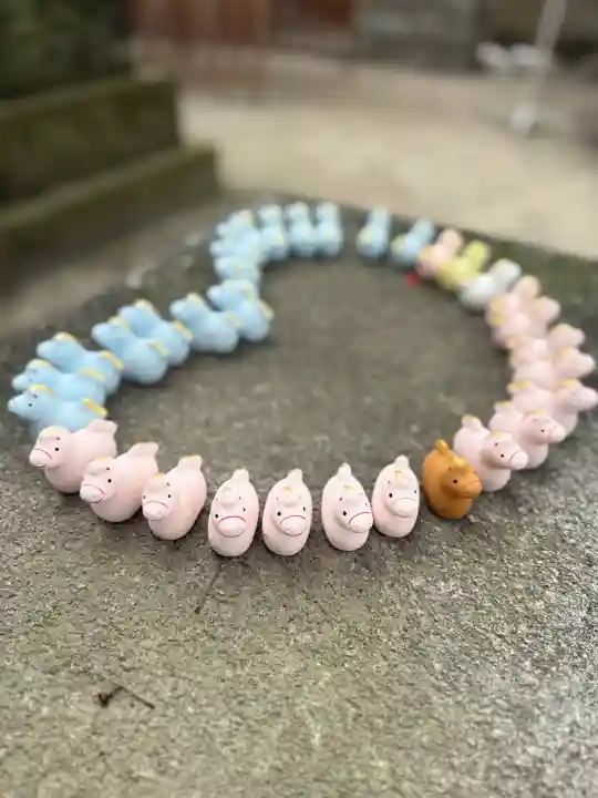 現人神社の{uncategorized: "未分類", other: "その他", undefined: "問題あり", building: "その他建物", grave: "お墓", sacred_gate: "鳥居", guardian: "狛犬", statue: "像", buddha: "仏像", history: "歴史", nature: "自然", garden: "庭園", animal: "動物", pagoda: "塔", temizu: "手水舎", mountain_gate: "山門・神門", sanctuary: "本殿・本堂", subordinate: "末社・摂社", art: "芸術", scenery: "景色", jizo: "地蔵", ema: "絵馬", goshuin: "御朱印", omikuji: "おみくじ", items: "授与品その他", amulet: "お守り", goshuincho: "御朱印帳", eats: "食事", festival: "お祭り", votive_dance: "神楽", shichigosan: "七五三参", wedding: "結婚式", experience: "体験その他", initially: "初詣", around: "周辺", anti_infection: "感染症対策"}