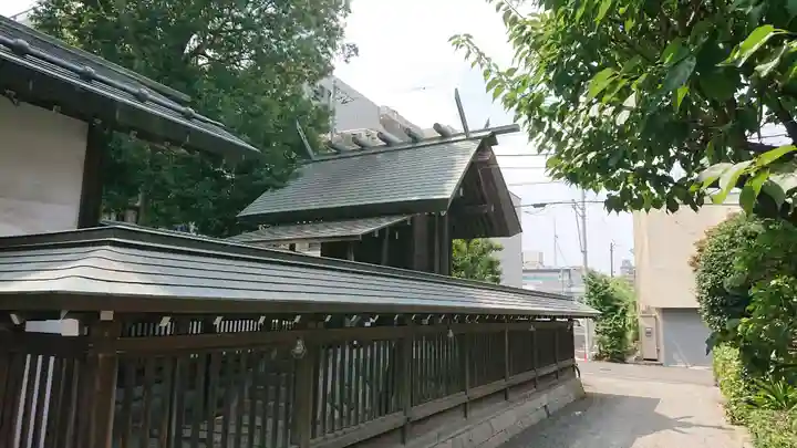 母智丘神社の本殿・本堂