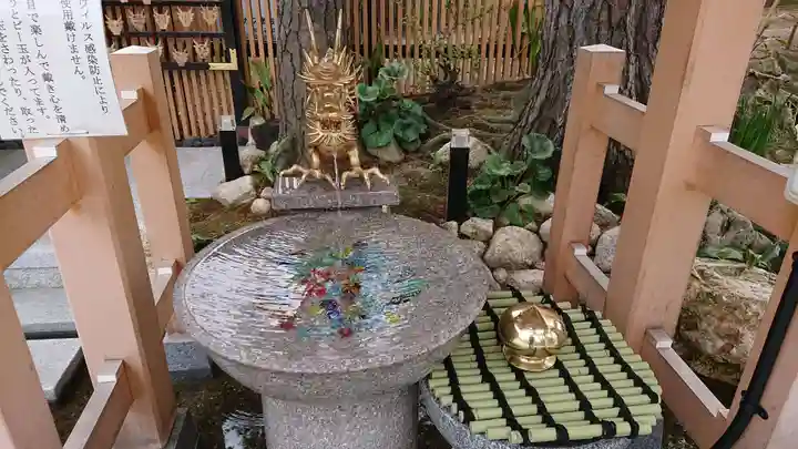 白山神社の手水舎