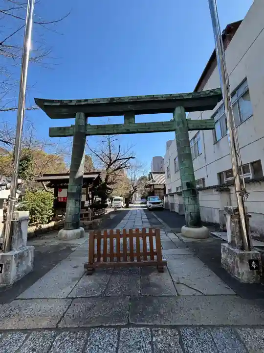 名古屋東照宮の{uncategorized: "未分類", other: "その他", undefined: "問題あり", building: "その他建物", grave: "お墓", sacred_gate: "鳥居", guardian: "狛犬", statue: "像", buddha: "仏像", history: "歴史", nature: "自然", garden: "庭園", animal: "動物", pagoda: "塔", temizu: "手水舎", mountain_gate: "山門・神門", sanctuary: "本殿・本堂", subordinate: "末社・摂社", art: "芸術", scenery: "景色", jizo: "地蔵", ema: "絵馬", goshuin: "御朱印", omikuji: "おみくじ", items: "授与品その他", amulet: "お守り", goshuincho: "御朱印帳", eats: "食事", festival: "お祭り", votive_dance: "神楽", shichigosan: "七五三参", wedding: "結婚式", experience: "体験その他", initially: "初詣", around: "周辺", anti_infection: "感染症対策"}