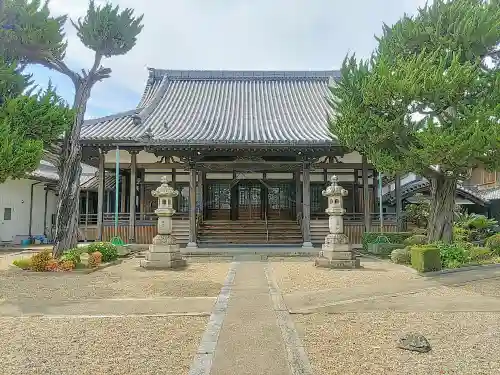 西蓮寺の本殿・本堂