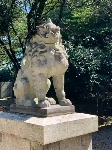 高岡市護国神社の狛犬