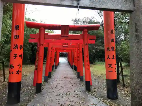 一葉稲荷神社の鳥居