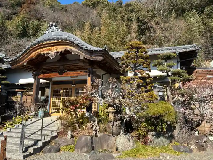 眞珠院の{uncategorized: "未分類", other: "その他", undefined: "問題あり", building: "その他建物", grave: "お墓", sacred_gate: "鳥居", guardian: "狛犬", statue: "像", buddha: "仏像", history: "歴史", nature: "自然", garden: "庭園", animal: "動物", pagoda: "塔", temizu: "手水舎", mountain_gate: "山門・神門", sanctuary: "本殿・本堂", subordinate: "末社・摂社", art: "芸術", scenery: "景色", jizo: "地蔵", ema: "絵馬", goshuin: "御朱印", omikuji: "おみくじ", items: "授与品その他", amulet: "お守り", goshuincho: "御朱印帳", eats: "食事", festival: "お祭り", votive_dance: "神楽", shichigosan: "七五三参", wedding: "結婚式", experience: "体験その他", initially: "初詣", around: "周辺", anti_infection: "感染症対策"}