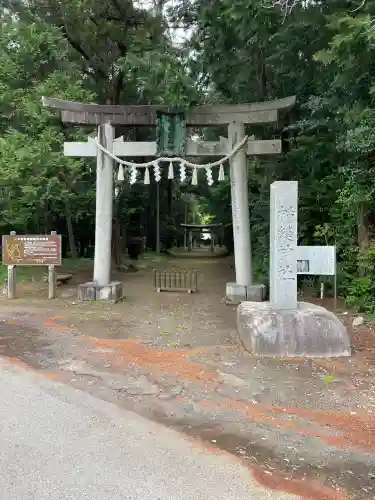 楯縫神社の{uncategorized: "未分類", other: "その他", undefined: "問題あり", building: "その他建物", grave: "お墓", sacred_gate: "鳥居", guardian: "狛犬", statue: "像", buddha: "仏像", history: "歴史", nature: "自然", garden: "庭園", animal: "動物", pagoda: "塔", temizu: "手水舎", mountain_gate: "山門・神門", sanctuary: "本殿・本堂", subordinate: "末社・摂社", art: "芸術", scenery: "景色", jizo: "地蔵", ema: "絵馬", goshuin: "御朱印", omikuji: "おみくじ", items: "授与品その他", amulet: "お守り", goshuincho: "御朱印帳", eats: "食事", festival: "お祭り", votive_dance: "神楽", shichigosan: "七五三参", wedding: "結婚式", experience: "体験その他", initially: "初詣", around: "周辺", anti_infection: "感染症対策"}