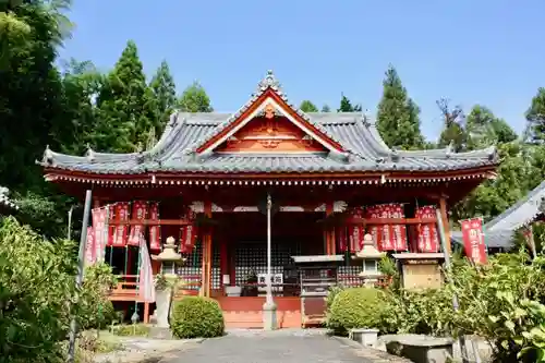 勝利寺の本殿