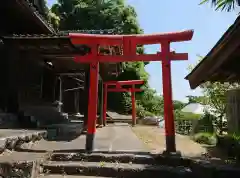 福徳稲荷大明神の鳥居