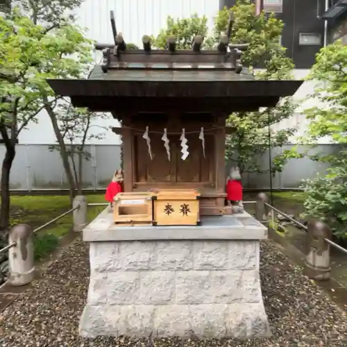 羽衣町厳島神社（関内厳島神社・横浜弁天）の{uncategorized: "未分類", other: "その他", undefined: "問題あり", building: "その他建物", grave: "お墓", sacred_gate: "鳥居", guardian: "狛犬", statue: "像", buddha: "仏像", history: "歴史", nature: "自然", garden: "庭園", animal: "動物", pagoda: "塔", temizu: "手水舎", mountain_gate: "山門・神門", sanctuary: "本殿・本堂", subordinate: "末社・摂社", art: "芸術", scenery: "景色", jizo: "地蔵", ema: "絵馬", goshuin: "御朱印", omikuji: "おみくじ", items: "授与品その他", amulet: "お守り", goshuincho: "御朱印帳", eats: "食事", festival: "お祭り", votive_dance: "神楽", shichigosan: "七五三参", wedding: "結婚式", experience: "体験その他", initially: "初詣", around: "周辺", anti_infection: "感染症対策"}