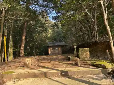 久多美神社の{uncategorized: "未分類", other: "その他", undefined: "問題あり", building: "その他建物", grave: "お墓", sacred_gate: "鳥居", guardian: "狛犬", statue: "像", buddha: "仏像", history: "歴史", nature: "自然", garden: "庭園", animal: "動物", pagoda: "塔", temizu: "手水舎", mountain_gate: "山門・神門", sanctuary: "本殿・本堂", subordinate: "末社・摂社", art: "芸術", scenery: "景色", jizo: "地蔵", ema: "絵馬", goshuin: "御朱印", omikuji: "おみくじ", items: "授与品その他", amulet: "お守り", goshuincho: "御朱印帳", eats: "食事", festival: "お祭り", votive_dance: "神楽", shichigosan: "七五三参", wedding: "結婚式", experience: "体験その他", initially: "初詣", around: "周辺", anti_infection: "感染症対策"}
