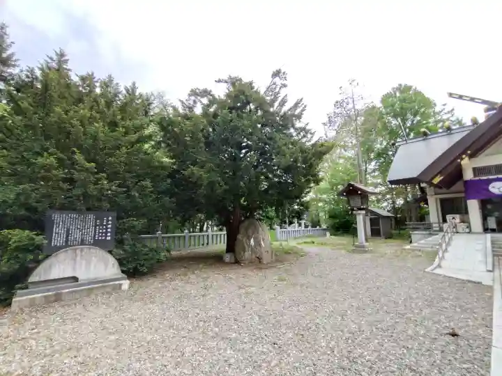 永山神社の{uncategorized: "未分類", other: "その他", undefined: "問題あり", building: "その他建物", grave: "お墓", sacred_gate: "鳥居", guardian: "狛犬", statue: "像", buddha: "仏像", history: "歴史", nature: "自然", garden: "庭園", animal: "動物", pagoda: "塔", temizu: "手水舎", mountain_gate: "山門・神門", sanctuary: "本殿・本堂", subordinate: "末社・摂社", art: "芸術", scenery: "景色", jizo: "地蔵", ema: "絵馬", goshuin: "御朱印", omikuji: "おみくじ", items: "授与品その他", amulet: "お守り", goshuincho: "御朱印帳", eats: "食事", festival: "お祭り", votive_dance: "神楽", shichigosan: "七五三参", wedding: "結婚式", experience: "体験その他", initially: "初詣", around: "周辺", anti_infection: "感染症対策"}