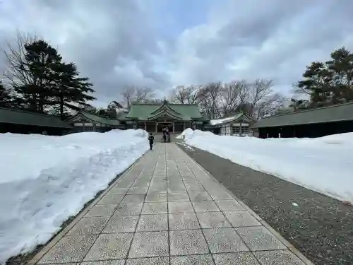 札幌護國神社の{uncategorized: "未分類", other: "その他", undefined: "問題あり", building: "その他建物", grave: "お墓", sacred_gate: "鳥居", guardian: "狛犬", statue: "像", buddha: "仏像", history: "歴史", nature: "自然", garden: "庭園", animal: "動物", pagoda: "塔", temizu: "手水舎", mountain_gate: "山門・神門", sanctuary: "本殿・本堂", subordinate: "末社・摂社", art: "芸術", scenery: "景色", jizo: "地蔵", ema: "絵馬", goshuin: "御朱印", omikuji: "おみくじ", items: "授与品その他", amulet: "お守り", goshuincho: "御朱印帳", eats: "食事", festival: "お祭り", votive_dance: "神楽", shichigosan: "七五三参", wedding: "結婚式", experience: "体験その他", initially: "初詣", around: "周辺", anti_infection: "感染症対策"}