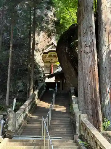 榛名神社の{uncategorized: "未分類", other: "その他", undefined: "問題あり", building: "その他建物", grave: "お墓", sacred_gate: "鳥居", guardian: "狛犬", statue: "像", buddha: "仏像", history: "歴史", nature: "自然", garden: "庭園", animal: "動物", pagoda: "塔", temizu: "手水舎", mountain_gate: "山門・神門", sanctuary: "本殿・本堂", subordinate: "末社・摂社", art: "芸術", scenery: "景色", jizo: "地蔵", ema: "絵馬", goshuin: "御朱印", omikuji: "おみくじ", items: "授与品その他", amulet: "お守り", goshuincho: "御朱印帳", eats: "食事", festival: "お祭り", votive_dance: "神楽", shichigosan: "七五三参", wedding: "結婚式", experience: "体験その他", initially: "初詣", around: "周辺", anti_infection: "感染症対策"}