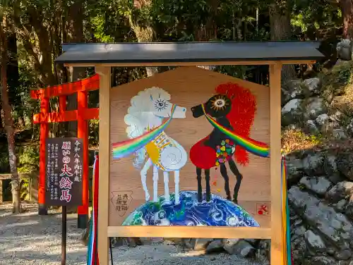 丹生川上神社（中社）の{uncategorized: "未分類", other: "その他", undefined: "問題あり", building: "その他建物", grave: "お墓", sacred_gate: "鳥居", guardian: "狛犬", statue: "像", buddha: "仏像", history: "歴史", nature: "自然", garden: "庭園", animal: "動物", pagoda: "塔", temizu: "手水舎", mountain_gate: "山門・神門", sanctuary: "本殿・本堂", subordinate: "末社・摂社", art: "芸術", scenery: "景色", jizo: "地蔵", ema: "絵馬", goshuin: "御朱印", omikuji: "おみくじ", items: "授与品その他", amulet: "お守り", goshuincho: "御朱印帳", eats: "食事", festival: "お祭り", votive_dance: "神楽", shichigosan: "七五三参", wedding: "結婚式", experience: "体験その他", initially: "初詣", around: "周辺", anti_infection: "感染症対策"}