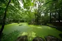 帯廣神社の庭園