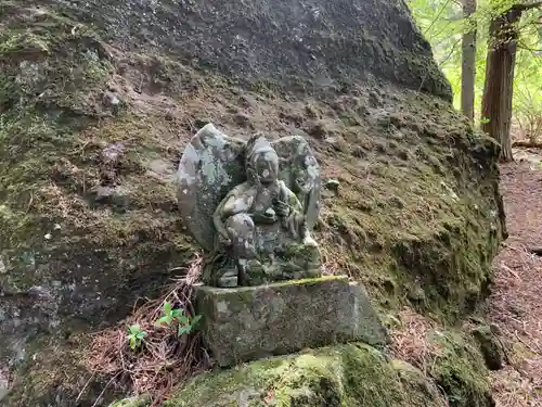 深草岩屋観音堂（深草山瑞岩寺奥院）の仏像