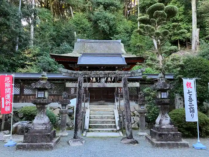 烏帽子形八幡神社の本殿