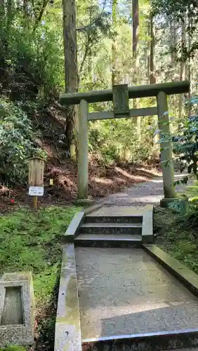 御岩神社の{uncategorized: "未分類", other: "その他", undefined: "問題あり", building: "その他建物", grave: "お墓", sacred_gate: "鳥居", guardian: "狛犬", statue: "像", buddha: "仏像", history: "歴史", nature: "自然", garden: "庭園", animal: "動物", pagoda: "塔", temizu: "手水舎", mountain_gate: "山門・神門", sanctuary: "本殿・本堂", subordinate: "末社・摂社", art: "芸術", scenery: "景色", jizo: "地蔵", ema: "絵馬", goshuin: "御朱印", omikuji: "おみくじ", items: "授与品その他", amulet: "お守り", goshuincho: "御朱印帳", eats: "食事", festival: "お祭り", votive_dance: "神楽", shichigosan: "七五三参", wedding: "結婚式", experience: "体験その他", initially: "初詣", around: "周辺", anti_infection: "感染症対策"}