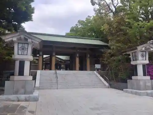 東郷神社の山門