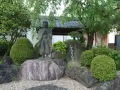 西蓮寺の像