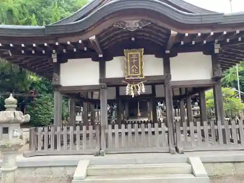 三十八社神社の本殿