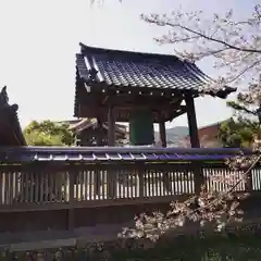 亀峰山平成院の建物その他