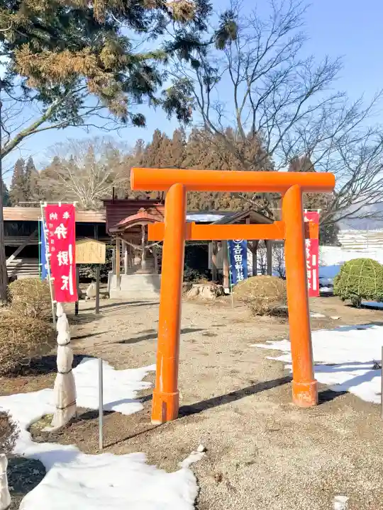 熊野神社の{uncategorized: "未分類", other: "その他", undefined: "問題あり", building: "その他建物", grave: "お墓", sacred_gate: "鳥居", guardian: "狛犬", statue: "像", buddha: "仏像", history: "歴史", nature: "自然", garden: "庭園", animal: "動物", pagoda: "塔", temizu: "手水舎", mountain_gate: "山門・神門", sanctuary: "本殿・本堂", subordinate: "末社・摂社", art: "芸術", scenery: "景色", jizo: "地蔵", ema: "絵馬", goshuin: "御朱印", omikuji: "おみくじ", items: "授与品その他", amulet: "お守り", goshuincho: "御朱印帳", eats: "食事", festival: "お祭り", votive_dance: "神楽", shichigosan: "七五三参", wedding: "結婚式", experience: "体験その他", initially: "初詣", around: "周辺", anti_infection: "感染症対策"}