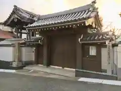 梅仙寺の山門