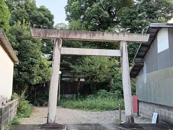 尾津神社の鳥居