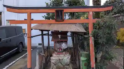 室・佐一郎稲荷大明神の鳥居