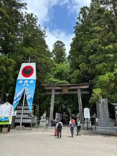 熊野本宮大社の{uncategorized: "未分類", other: "その他", undefined: "問題あり", building: "その他建物", grave: "お墓", sacred_gate: "鳥居", guardian: "狛犬", statue: "像", buddha: "仏像", history: "歴史", nature: "自然", garden: "庭園", animal: "動物", pagoda: "塔", temizu: "手水舎", mountain_gate: "山門・神門", sanctuary: "本殿・本堂", subordinate: "末社・摂社", art: "芸術", scenery: "景色", jizo: "地蔵", ema: "絵馬", goshuin: "御朱印", omikuji: "おみくじ", items: "授与品その他", amulet: "お守り", goshuincho: "御朱印帳", eats: "食事", festival: "お祭り", votive_dance: "神楽", shichigosan: "七五三参", wedding: "結婚式", experience: "体験その他", initially: "初詣", around: "周辺", anti_infection: "感染症対策"}