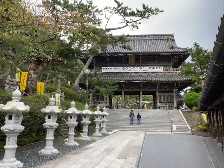 誕生寺の山門・神門