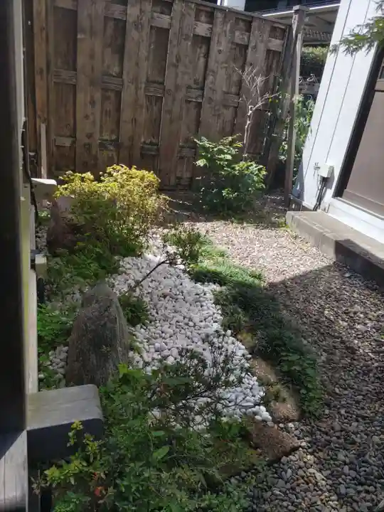 幸町辨財天の庭園