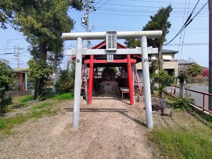 妙見山太田稲荷大明神の鳥居