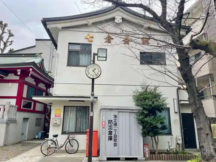 七倉稲荷神社の{uncategorized: "未分類", other: "その他", undefined: "問題あり", building: "その他建物", grave: "お墓", sacred_gate: "鳥居", guardian: "狛犬", statue: "像", buddha: "仏像", history: "歴史", nature: "自然", garden: "庭園", animal: "動物", pagoda: "塔", temizu: "手水舎", mountain_gate: "山門・神門", sanctuary: "本殿・本堂", subordinate: "末社・摂社", art: "芸術", scenery: "景色", jizo: "地蔵", ema: "絵馬", goshuin: "御朱印", omikuji: "おみくじ", items: "授与品その他", amulet: "お守り", goshuincho: "御朱印帳", eats: "食事", festival: "お祭り", votive_dance: "神楽", shichigosan: "七五三参", wedding: "結婚式", experience: "体験その他", initially: "初詣", around: "周辺", anti_infection: "感染症対策"}