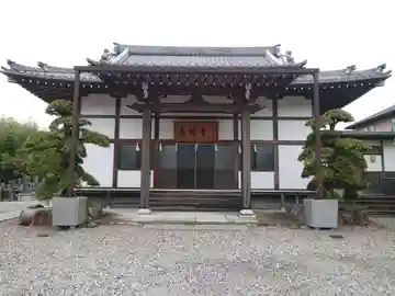 本縁寺の本殿・本堂