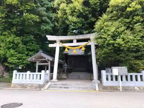 大穴持像石神社の{uncategorized: "未分類", other: "その他", undefined: "問題あり", building: "その他建物", grave: "お墓", sacred_gate: "鳥居", guardian: "狛犬", statue: "像", buddha: "仏像", history: "歴史", nature: "自然", garden: "庭園", animal: "動物", pagoda: "塔", temizu: "手水舎", mountain_gate: "山門・神門", sanctuary: "本殿・本堂", subordinate: "末社・摂社", art: "芸術", scenery: "景色", jizo: "地蔵", ema: "絵馬", goshuin: "御朱印", omikuji: "おみくじ", items: "授与品その他", amulet: "お守り", goshuincho: "御朱印帳", eats: "食事", festival: "お祭り", votive_dance: "神楽", shichigosan: "七五三参", wedding: "結婚式", experience: "体験その他", initially: "初詣", around: "周辺", anti_infection: "感染症対策"}