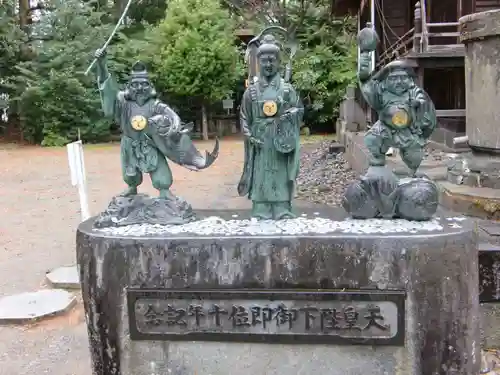 瀧尾神社の像